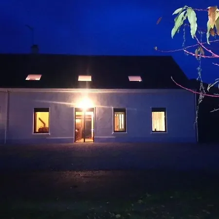 Сasa de vacaciones Fermette De Charme Rénovée Avec Grand Terrain, 5 Chambres, Proche Du Circuit 24h Du Mans - Fr-1-410-304 Savigne-l'Eveque