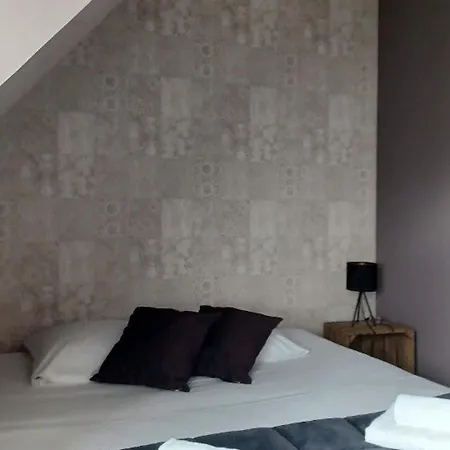 Fermette De Charme Renovee Avec Grand Terrain, 5 Chambres, Proche Du Circuit 24h Du Mans - Fr-1-410-304 * Savigne-l'Eveque